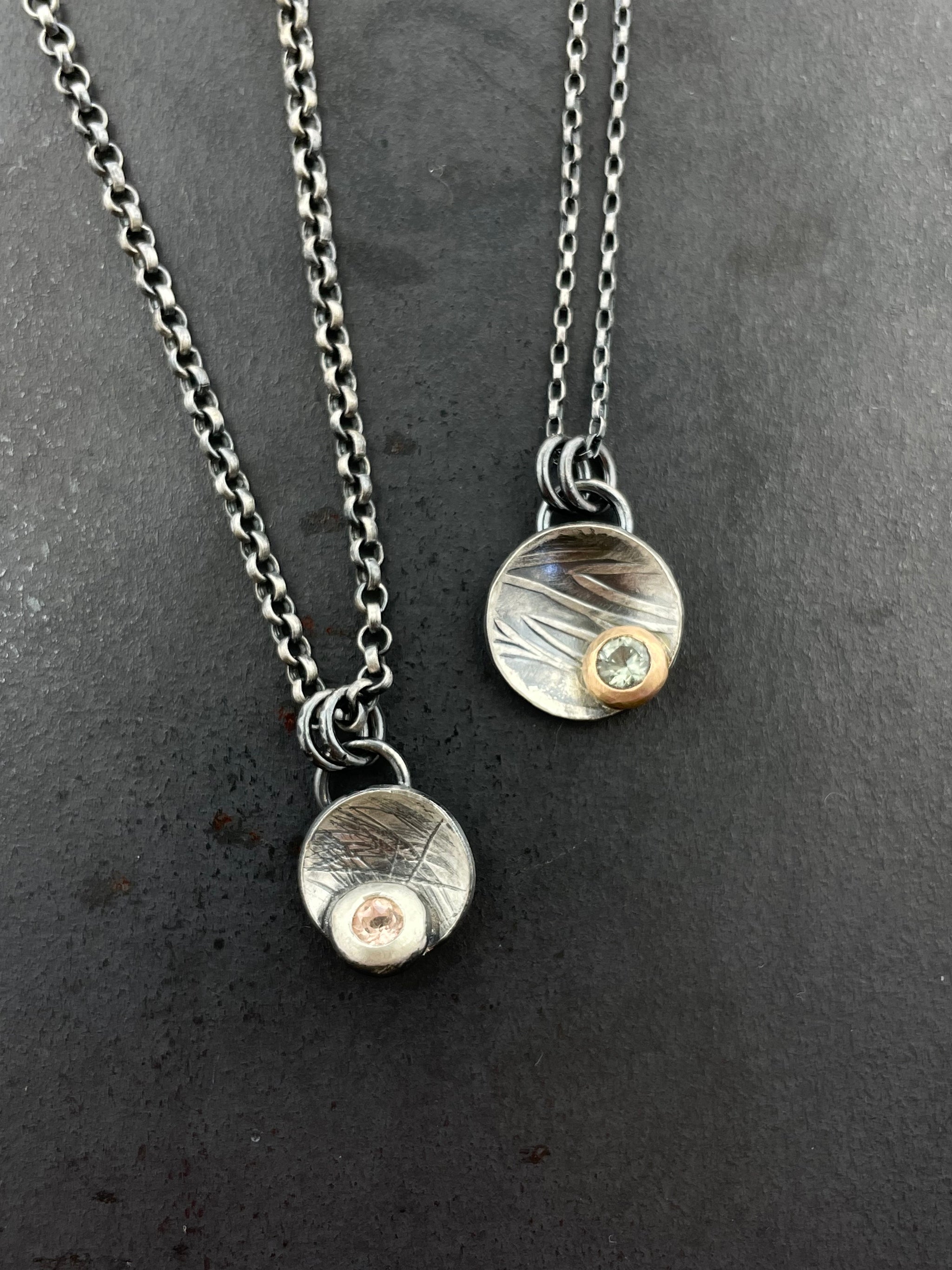 Sweet Nest necklace with green sapphire