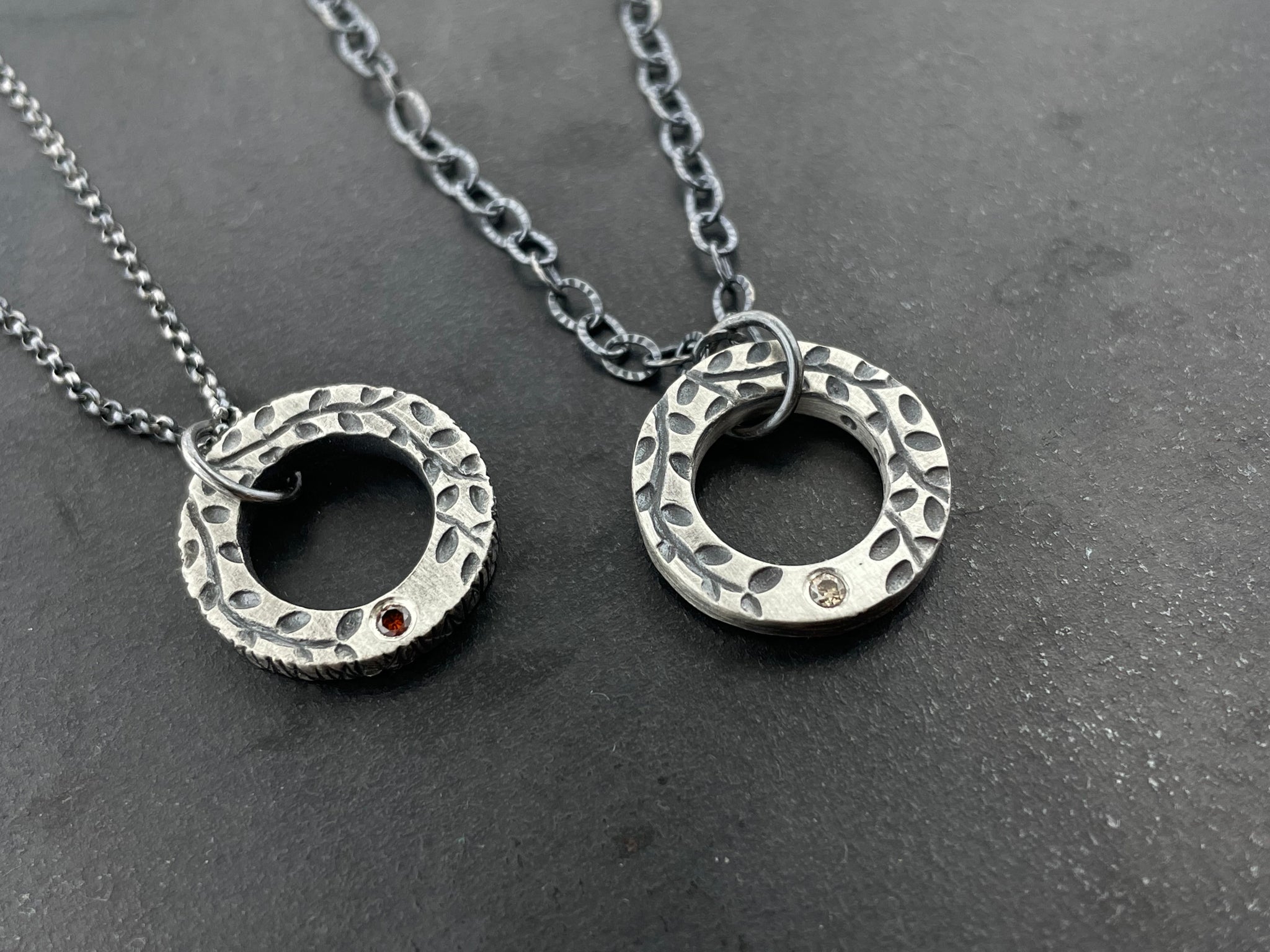Simple Encircled pendant with cognac diamond