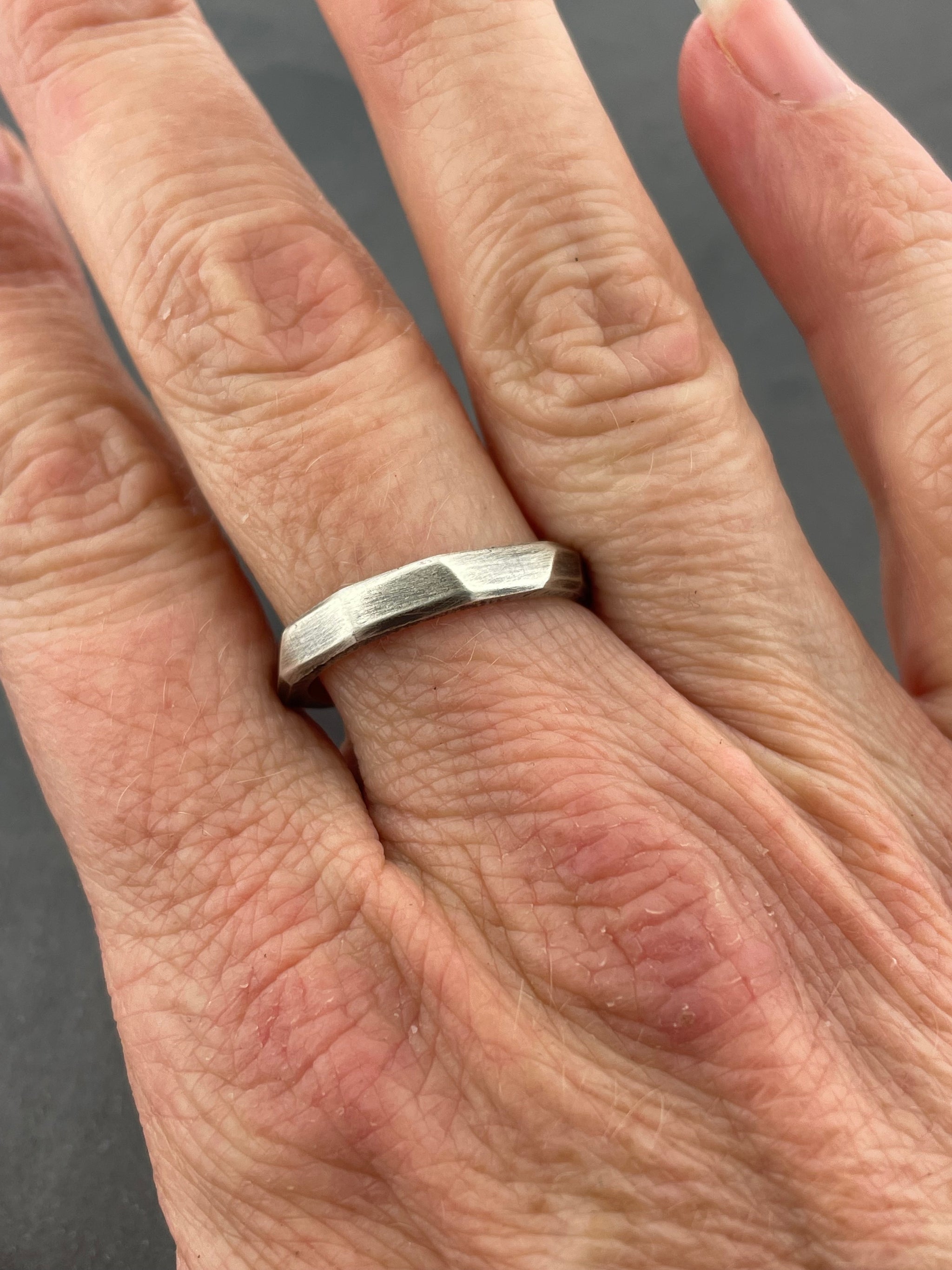 Architectural Wide Faceted Band