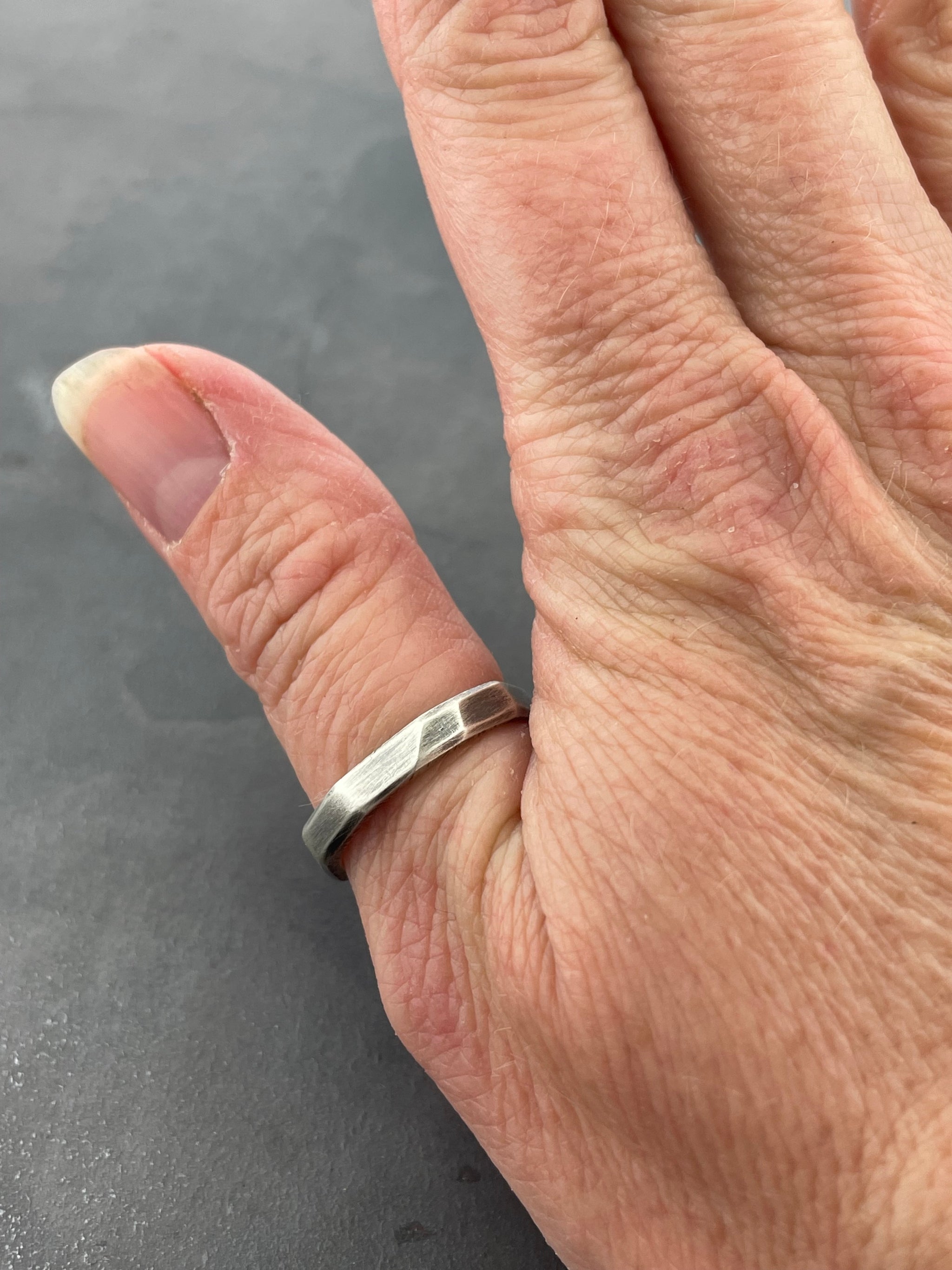 Architectural Wide Faceted Band