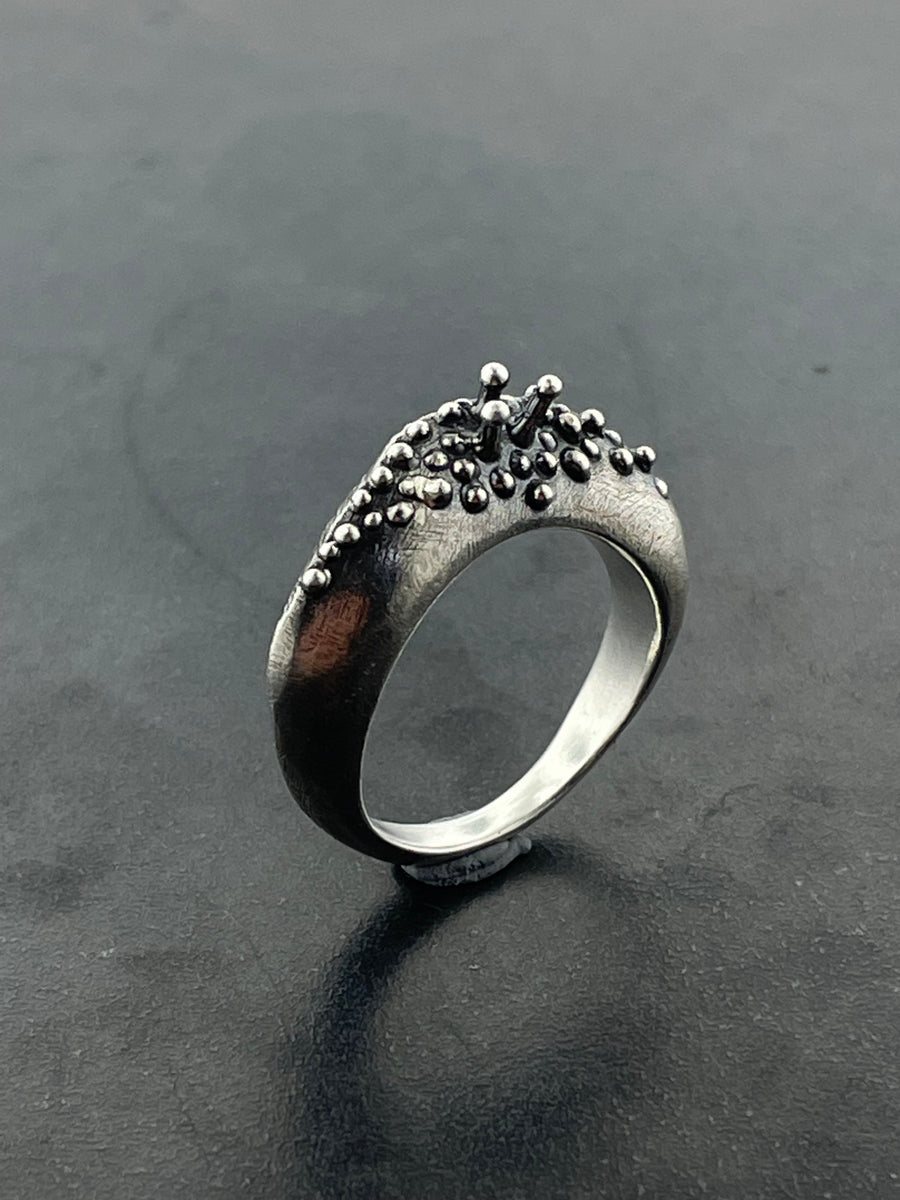 In Flow ring with knobbly  and scratch textures