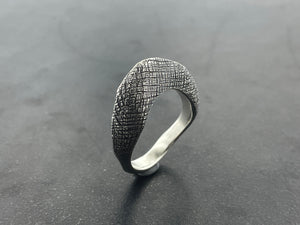 In Flow ring with crosshatching