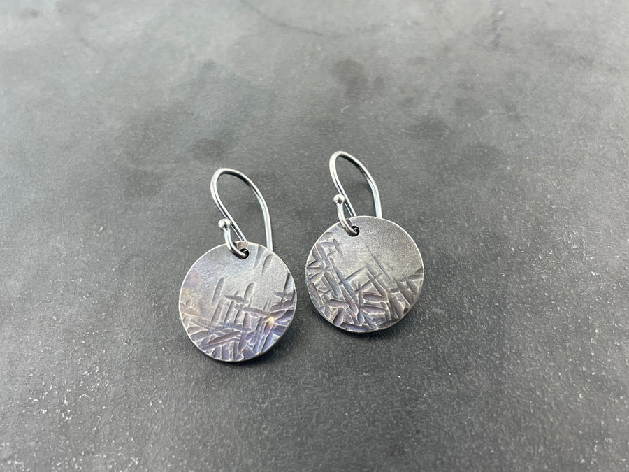 Round Earrings with Striations