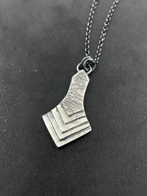 Deco Necklace with random crosshatch - short