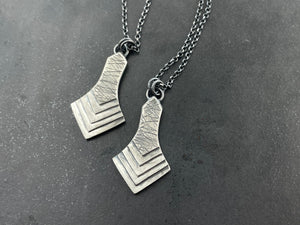 Deco Necklace with random crosshatch - short