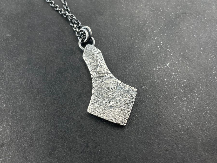 Deco Necklace with random crosshatch - short