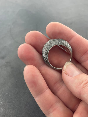 In Flow ring with crosshatching