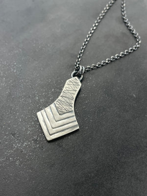 Deco Necklace with random crosshatch