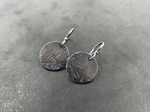 Round Earrings with Striations