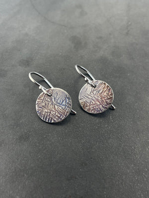 Round Earrings with Striations