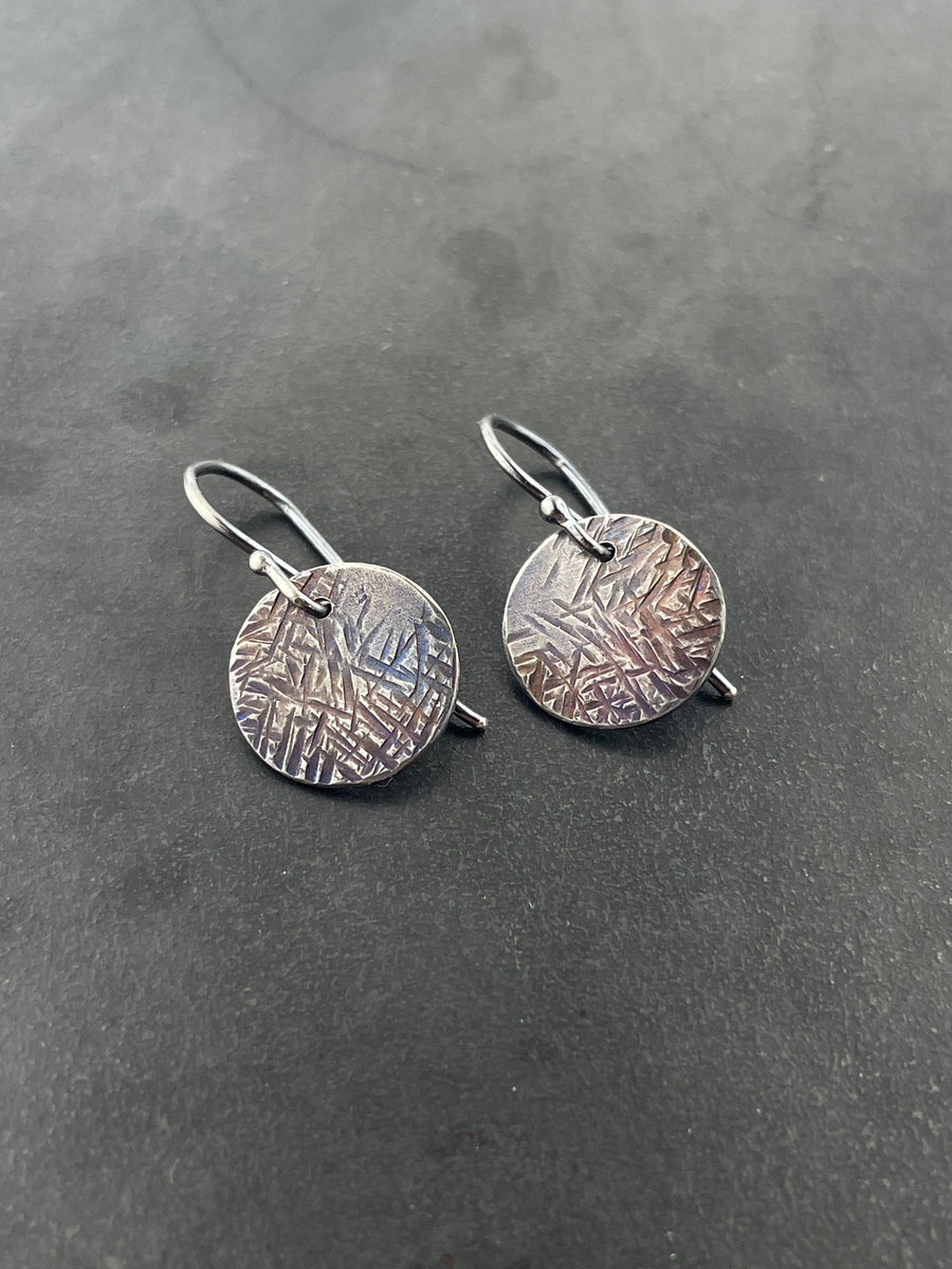 Round Earrings with Striations