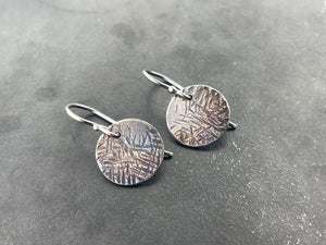 Round Earrings with Striations