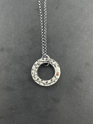 Simple Encircled pendant with cognac diamond