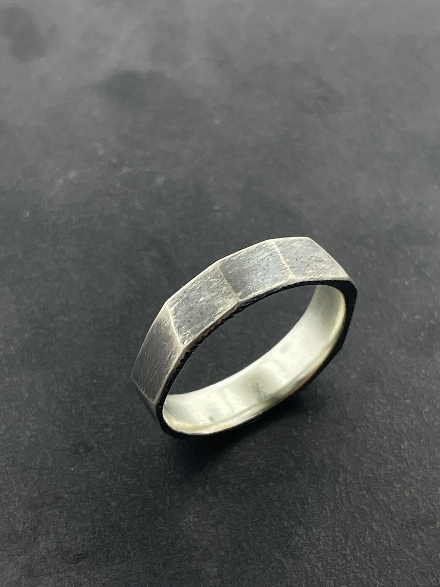 Architectural Extra Wide Faceted Band