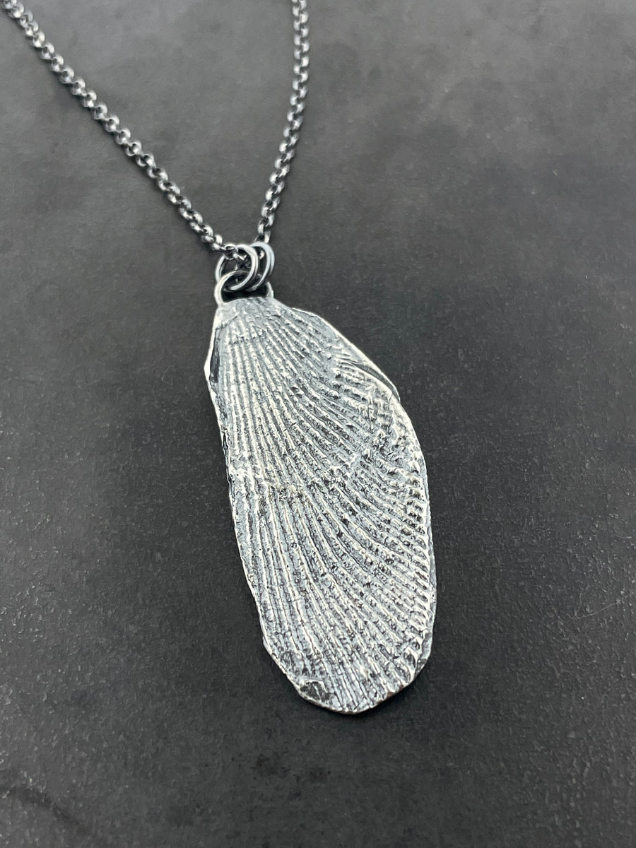 Impressions wing-like Necklace