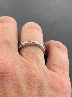 Ribbon ring with heavy texture