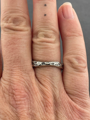Ribbon ring with heavy texture