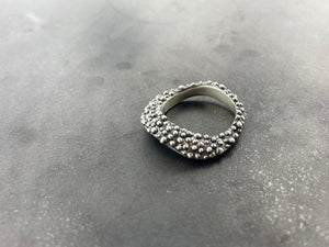 In Flow ring with knobbly texture
