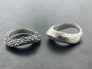In Flow ring with knobbly texture