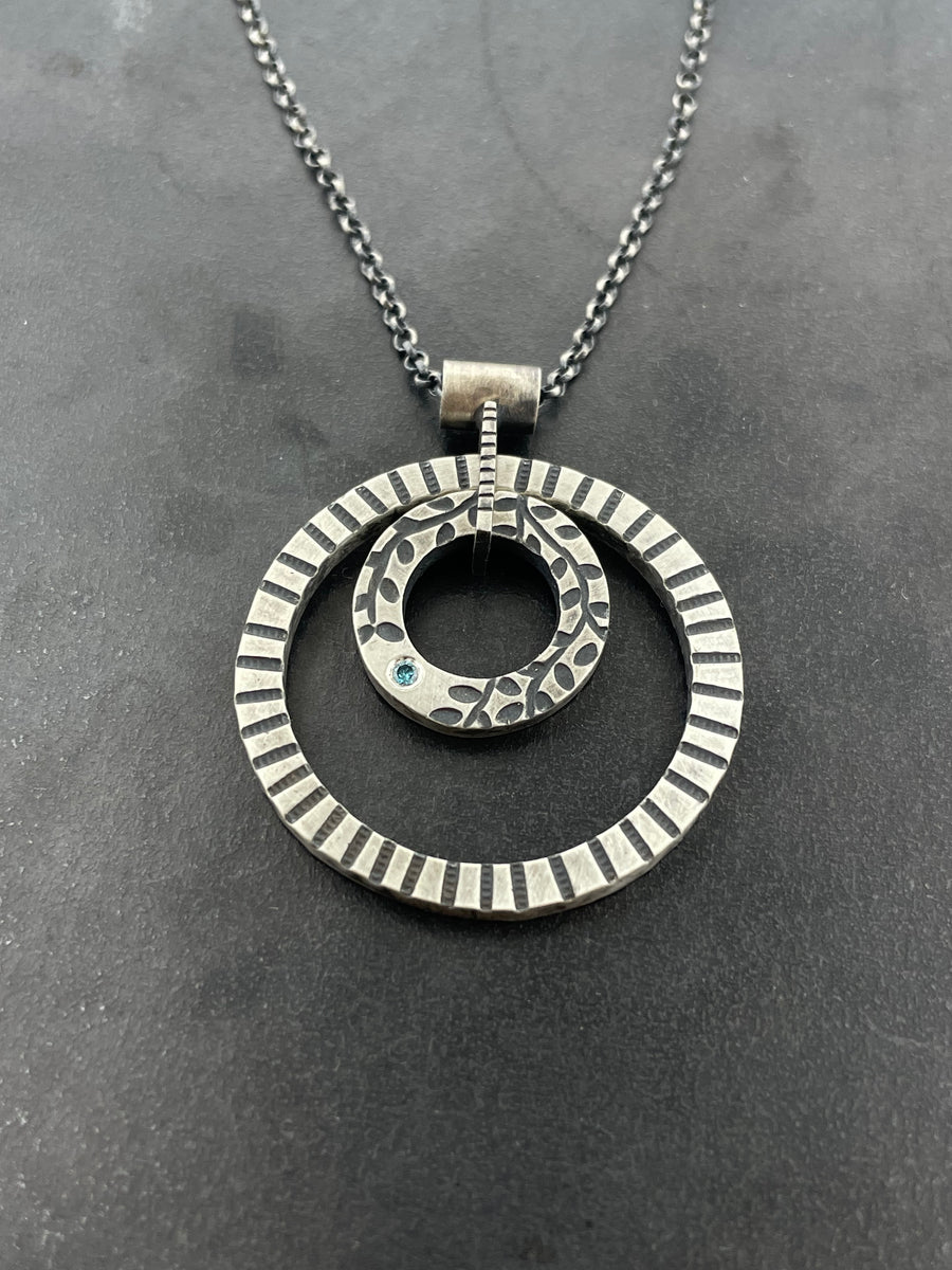 Encircled necklace with blue diamond