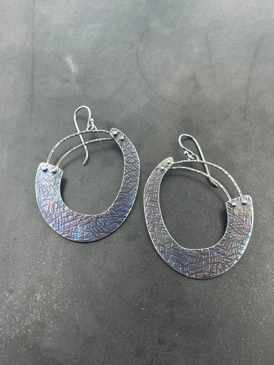 Large Rise and Titanium round earrings