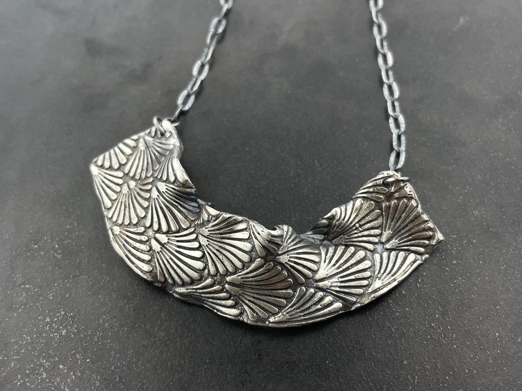 Deco Impressions Ribbon necklace