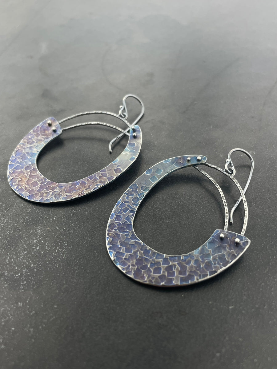 Large Rise and Titanium round earrings